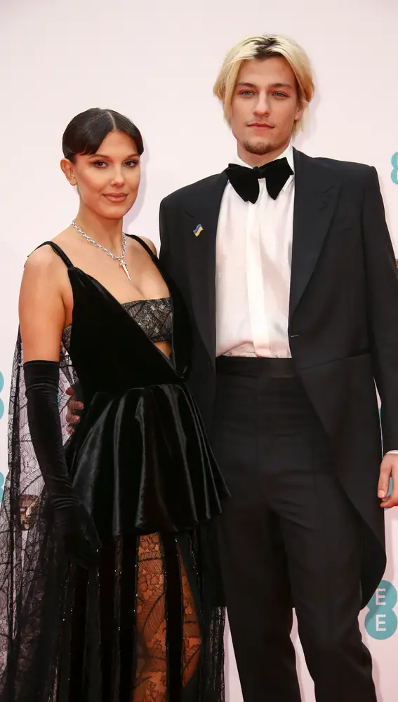 Millie Bobby Brown y Jake Bongiovi, en la alfombra roja de los BAFTA 2022