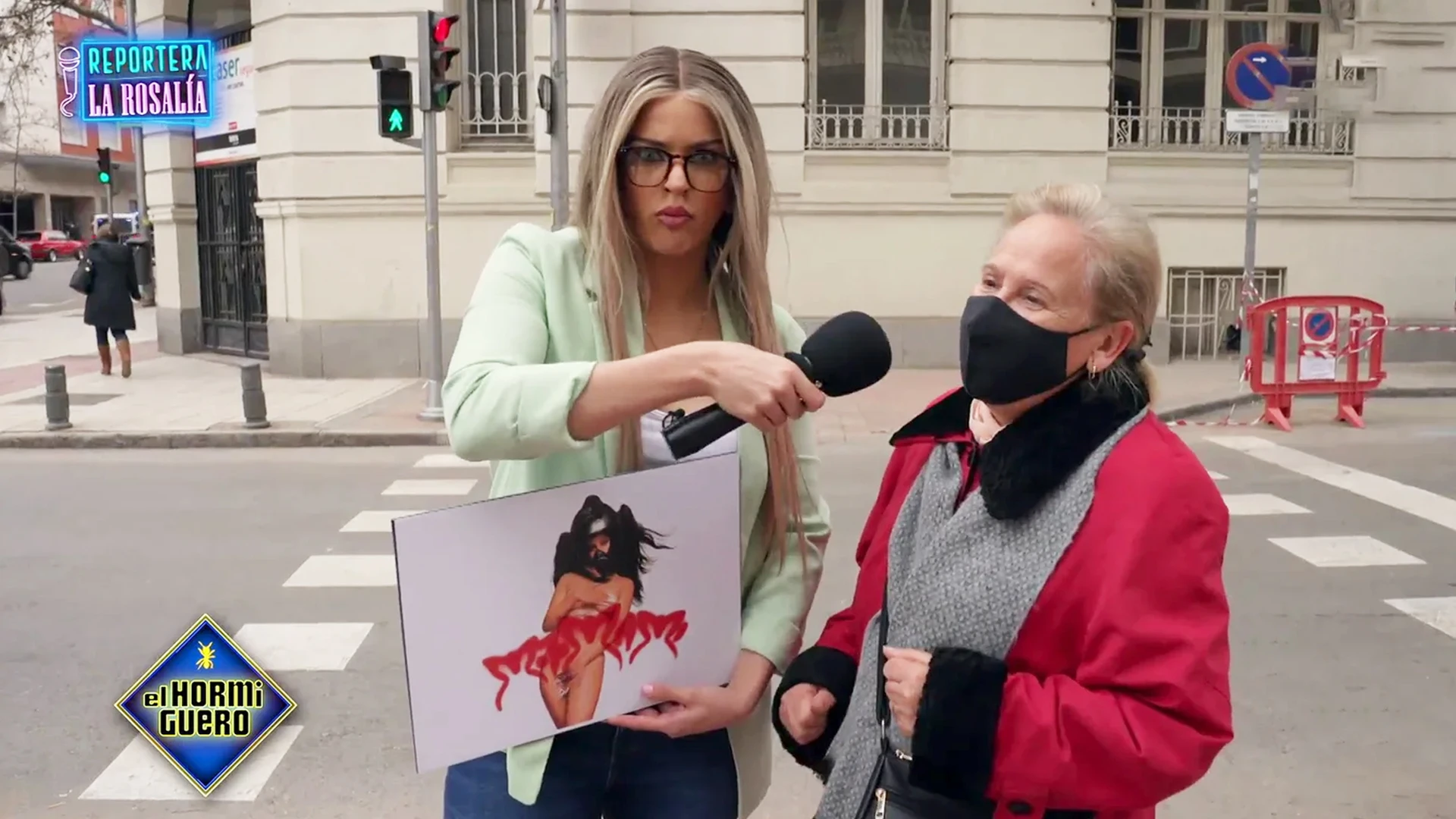 Rosalía, reportera por un día, asume las críticas en persona: "No soy su fan, del novio sí" Rosalía, reportera por un día, asume las críticas en persona: "No soy su fan, del novio sí"