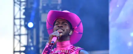 El cantante Lil Nas X durante una de sus actuaciones en directo El cantante Lil Nas X durante una de sus actuaciones en directo
