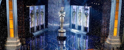 La estatuilla gigante de los Oscar sobre el escenario del Teatro Dolby