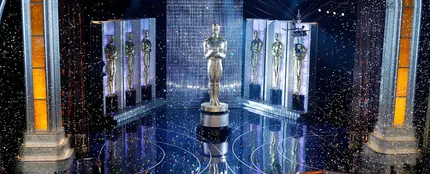 La estatuilla gigante de los Oscar sobre el escenario del Teatro Dolby La estatuilla gigante de los Oscar sobre el escenario del Teatro Dolby