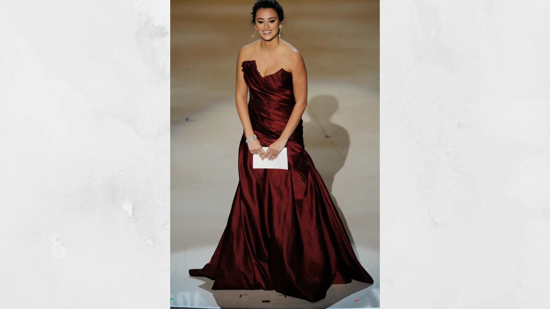 Penélope Cruz, con un vestido de Donna Karan en los Oscar 2010