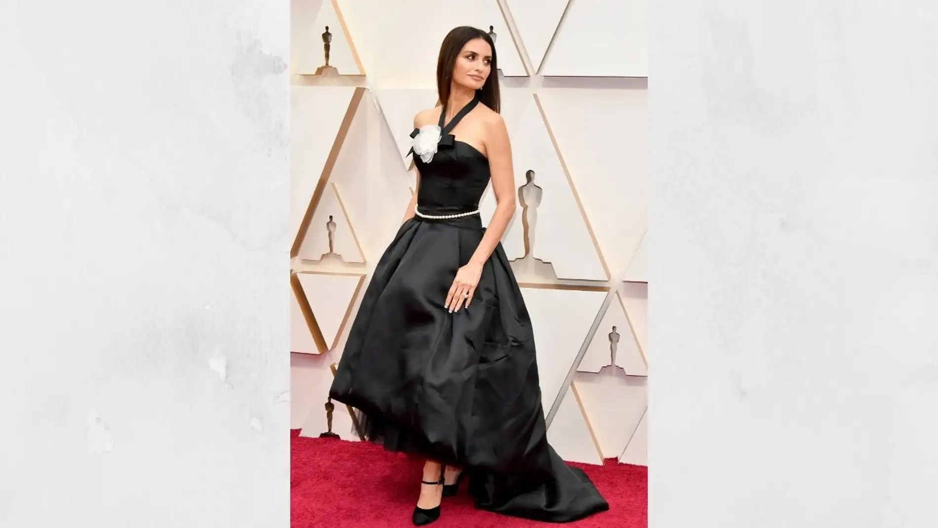 El diseño negro Chanel de Penélope Cruz en los Oscar de 2020
