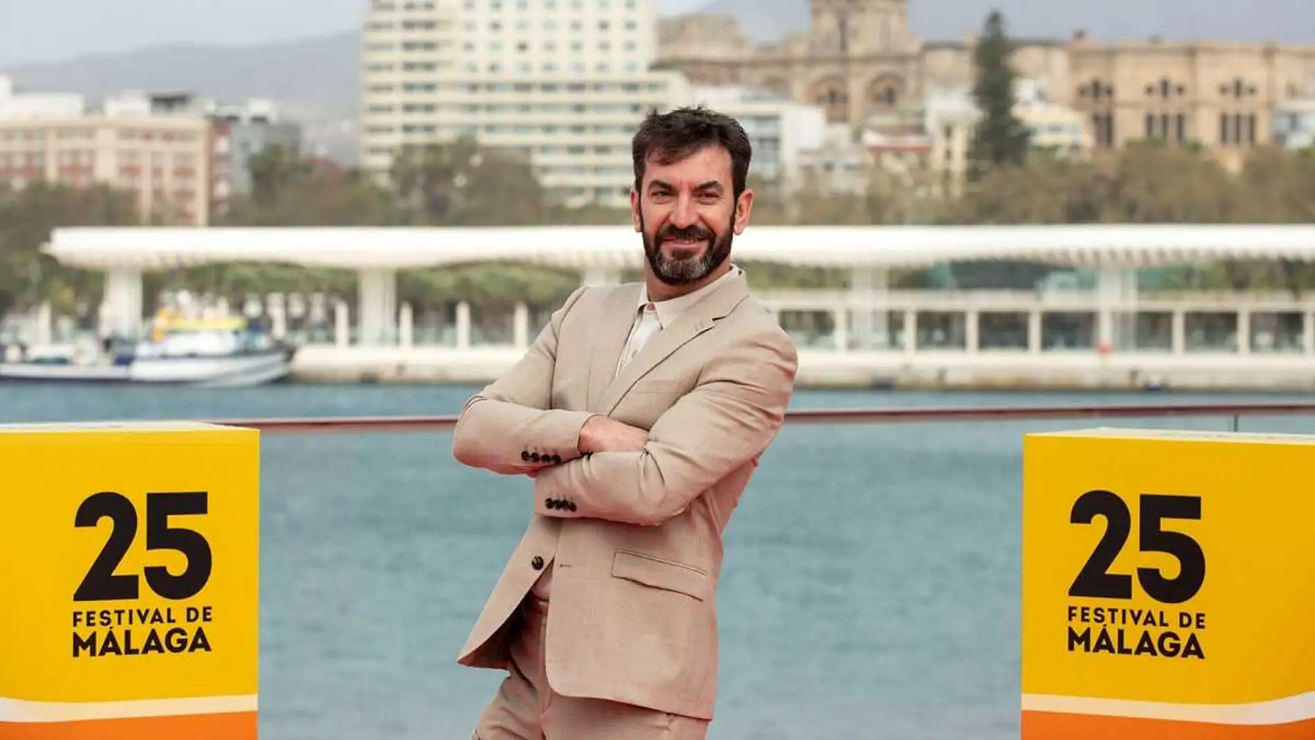 Arturo Valls, protagonista y productor de 'Camera Café', posa en el photocall del 25 Festival de Málaga Arturo Valls, protagonista y productor de 'Camera Café', posa en el photocall del 25 Festival de Málaga