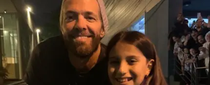 El último y emotivo gesto de Taylor Hawkins, batería de Foo Fighters, con una fan antes de su muerte El último y emotivo gesto de Taylor Hawkins, batería de Foo Fighters, con una fan antes de su muerte
