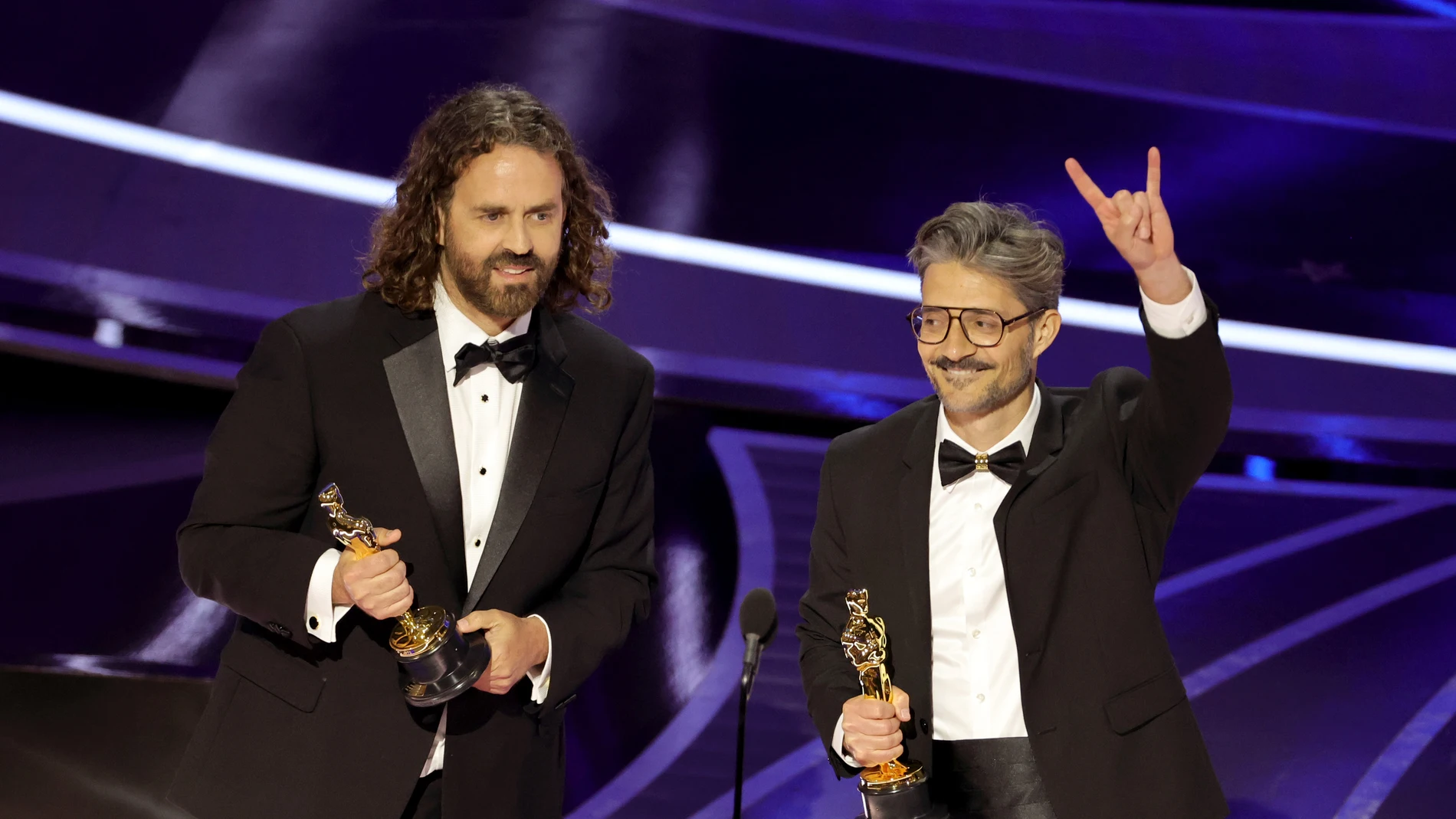 Leo Sanchez Barbosa y Alberto Mielgo reocogiendo el Oscar a mejor cortometraje animado