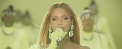 Beyoncé durante su actuación en los Oscar Beyoncé durante su actuación en los Oscar