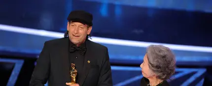 Troy Kotsur se convierte en el primer actor sordo en ganar un Oscar Troy Kotsur se convierte en el primer actor sordo en ganar un Oscar