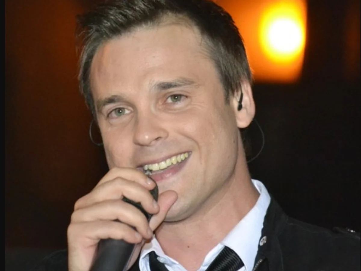 Vicente Seguí, From OT 2003, Breaks Down At 'Mediafest Night Fever': "Thank You For Giving Opportunities To Singers With Fewer Opportunities" Vicente Seguí, ganador de OT, se retira de la música por una enfermedad | Europa FM