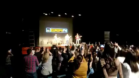 Dani Fernández canta 'Clima tropical' en Onda Dani Fernández canta 'Clima tropical' en Onda