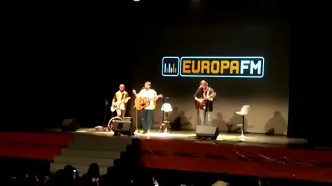 Dani Fernández canta por primera vez en directo 'Supersubmarina' Dani Fernández canta por primera vez en directo 'Supersubmarina'