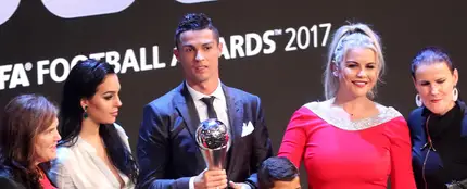 Cristiano Ronaldo con su familia Cristiano Ronaldo con su familia