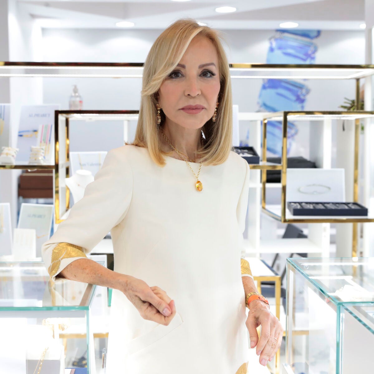 De dónde viene el dinero de Carmen Lomana? La historia de su marido  Guillermo Capdevila | Europa FM
