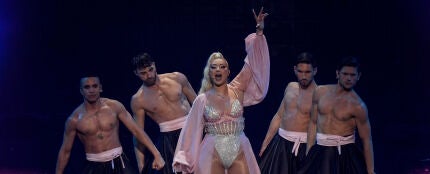 Ronela Hajati, representante de Albania, en la primera semifinal de Eurovisi&oacute;n 2022