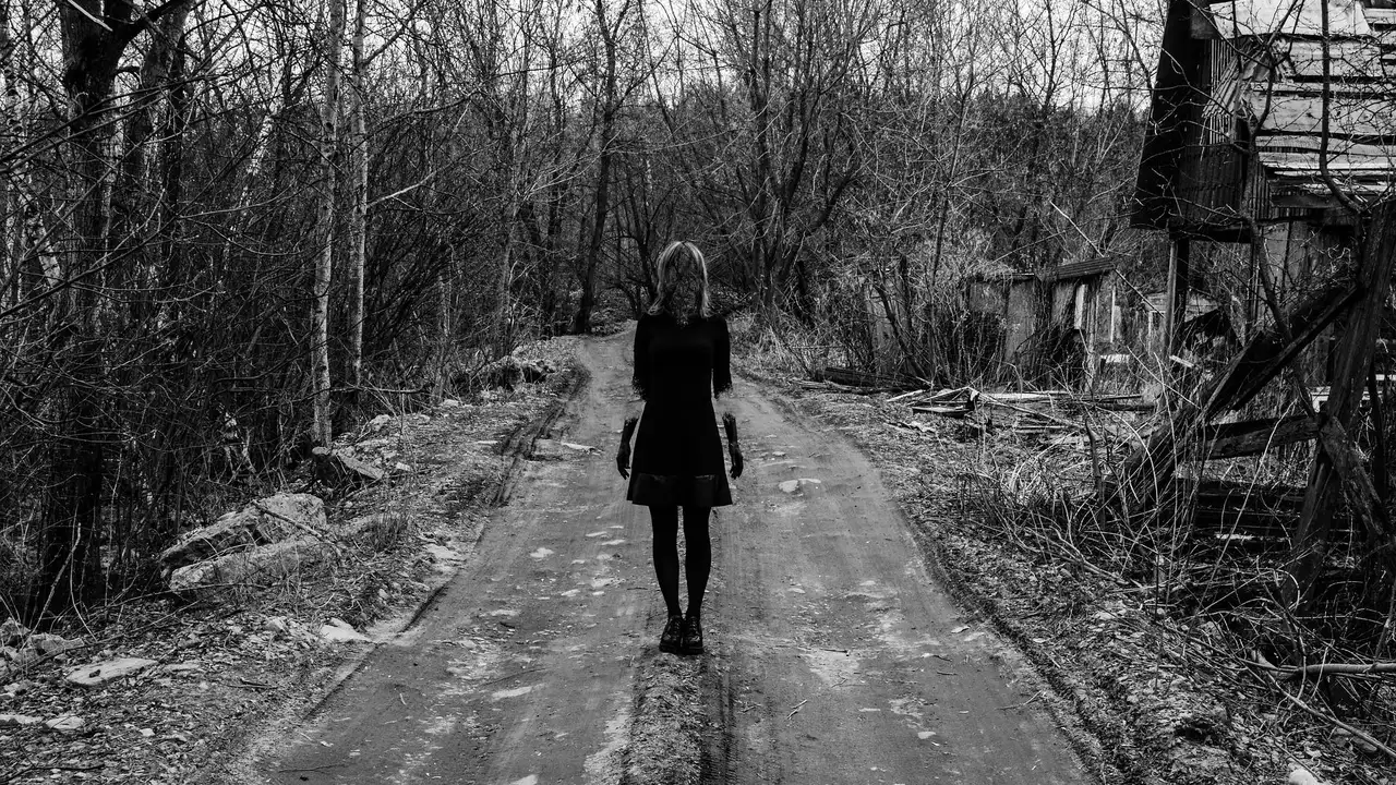Un fantasma en una carretera Un fantasma en una carretera