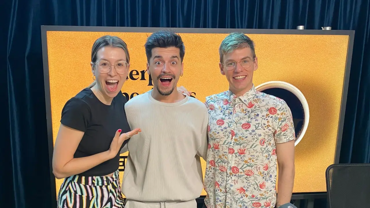 Eva Soriano e Iggy Rubín con WRS, representante de Rumanía en Eurovisión 2022. Eva Soriano e Iggy Rubín con WRS, representante de Rumanía en Eurovisión 2022.