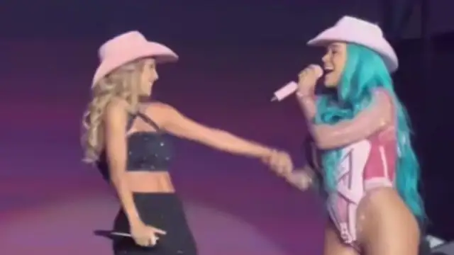 Anahí vuelve a los escenario después de 11 años junto a Karol G para interpretar 'Sálvame'