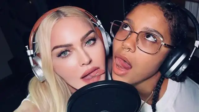 Madonna y Toskicha posan juntas en un estudio de grabación