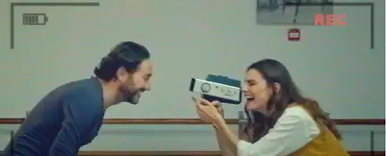 Amaia Salamanca y Carlos Santos nos enamoran en 'Justo cuando el mundo apriete', de Viva Suecia y Leiva Amaia Salamanca y Carlos Santos nos enamoran en 'Justo cuando el mundo apriete', de Viva Suecia y Leiva