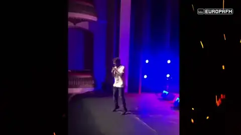 Dani Fernández canta 'Sin miradas' Dani Fernández canta 'Sin miradas'