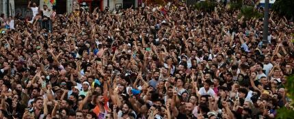 Más de 9.000 personas cantan al unísono &#39;Como una Ola&#39; de Rocío Jurado 