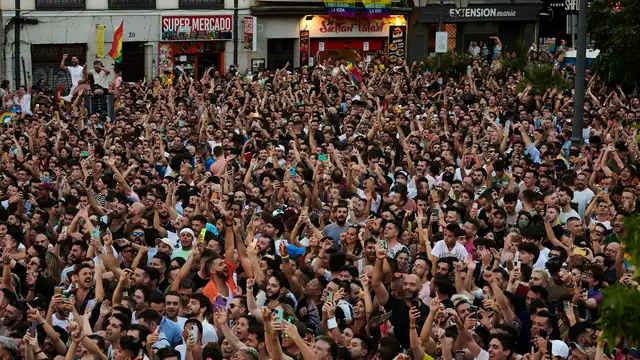 Más de 9.000 personas cantan al unísono 'Como una Ola' de Rocío Jurado