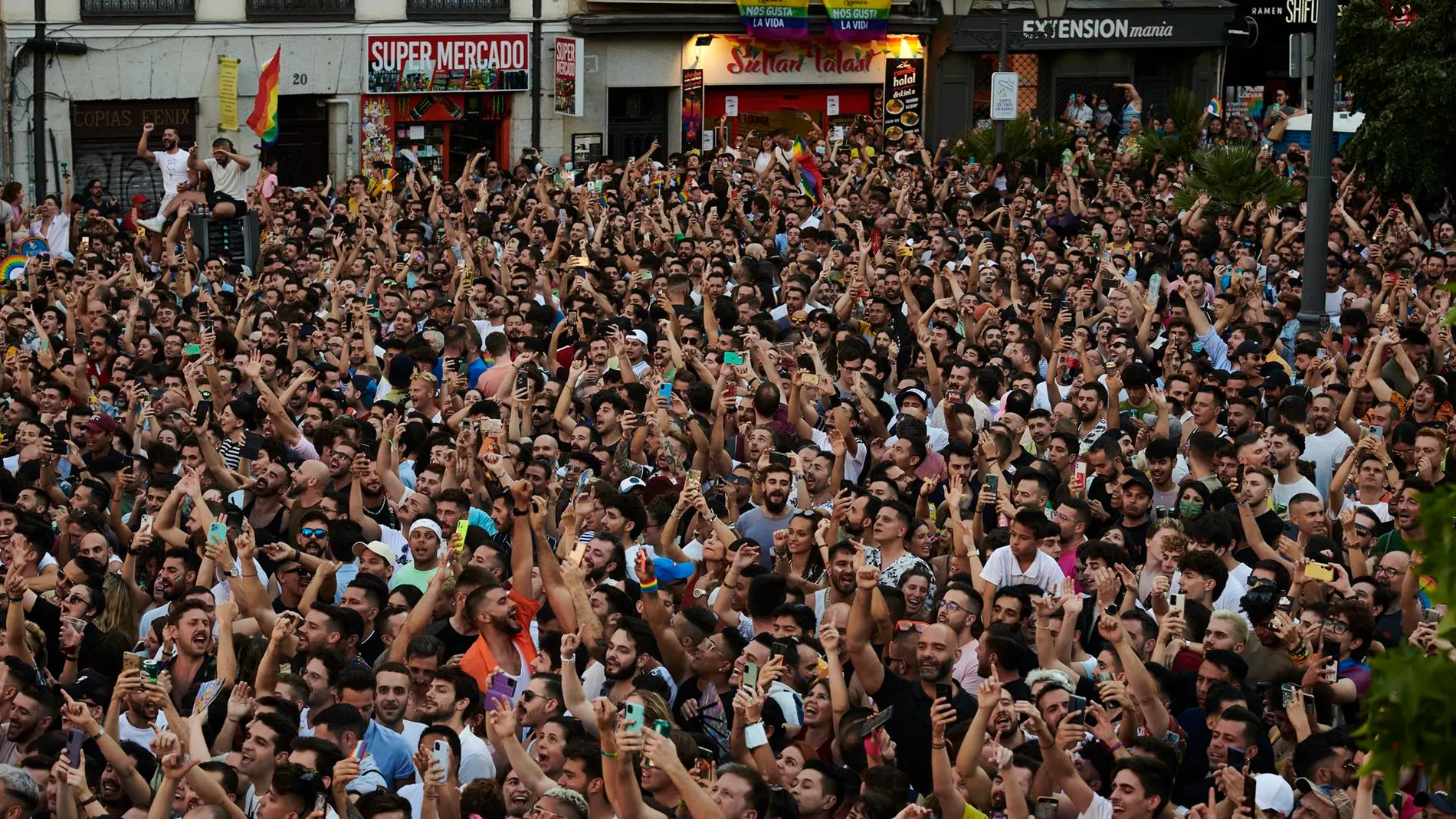 Más de 9.000 personas cantan al unísono 'Como una Ola' de Rocío Jurado 