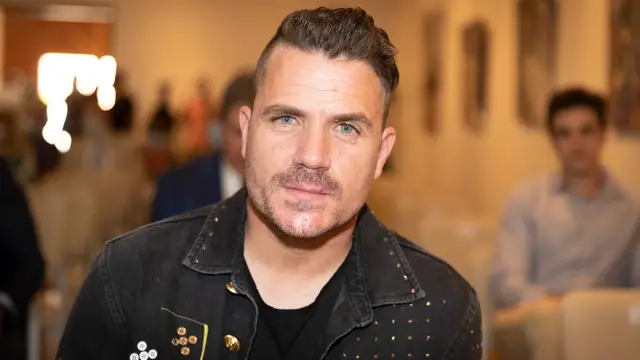 Dani Martín pide ayuda para recuperar una foto de su hermana fallecida tras el robo de su cartera