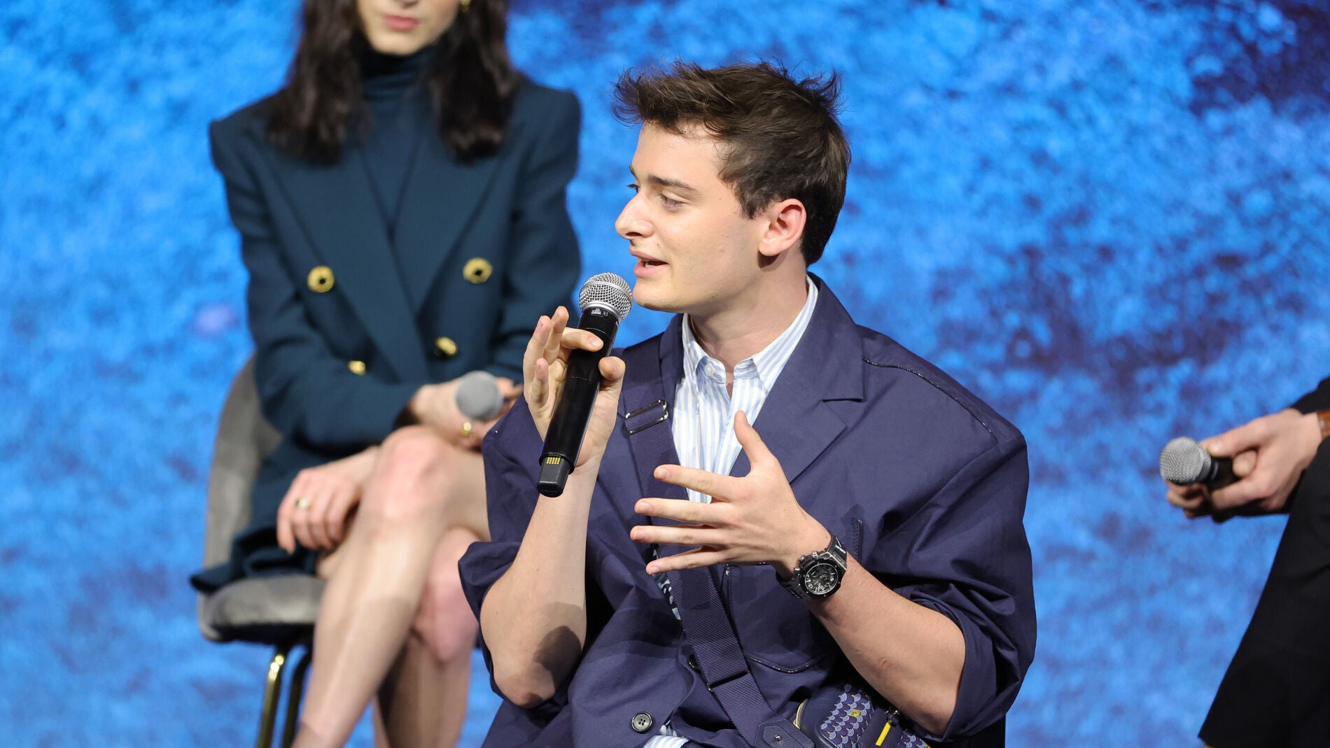 Noah Schnapp confirma la sexualidad de Will en Stranger Things es gay y está enamorado de Mike Europa FM