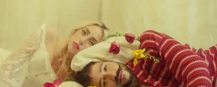 Camilo y Nicki Nicole, en el videoclip de 'Naturaleza. Camilo y Nicki Nicole, en el videoclip de 'Naturaleza.