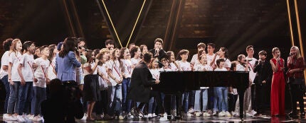 Lágrimas y pelos de punta: los 60 talents de ‘La Voz Kids’ impresionan al ritmo de ‘Adiós’ con Pablo López y Sebastián Yatra  