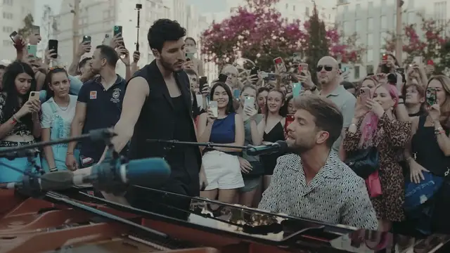 Pablo Alborán y Sebastián Yatra narran su historia de amor más personal en 'Contigo', su nueva colaboración