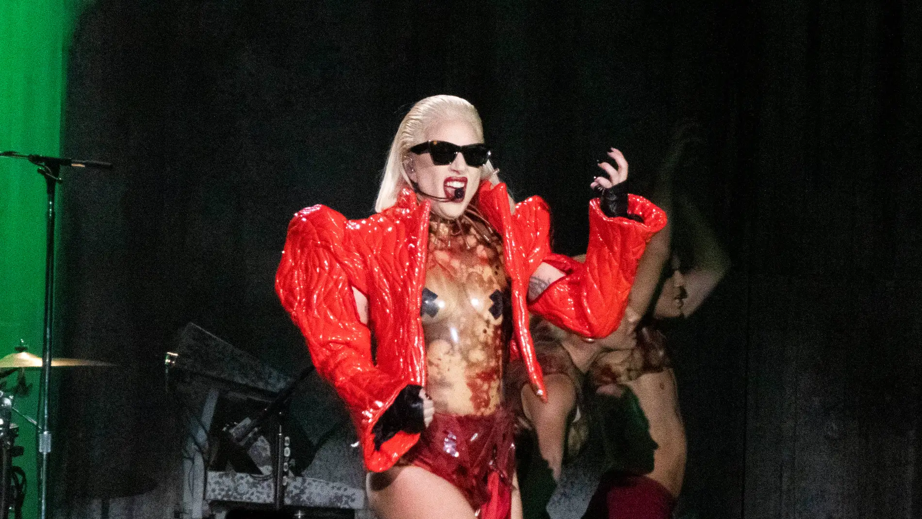 Lady Gaga durante un concierto de su gira The Chromatica Ball