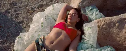 El costumbrismo español de sol y playa, protagonista del videoclip 'Despechá' de Rosalía El costumbrismo español de sol y playa, protagonista del videoclip 'Despechá' de Rosalía