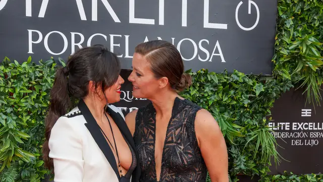 La cantante Martina diRosso y la periodista María Casado en la gala Starlite 2022