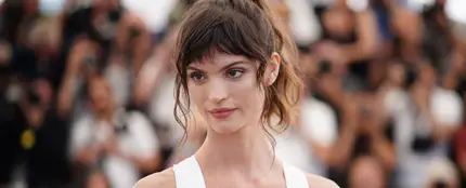 La actriz Charlbi Dean en el Festival de Cannes La actriz Charlbi Dean en el Festival de Cannes