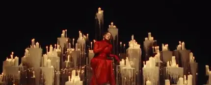 Rosalía en el vídeo de 'El pañuelo', su primera colaboración con Romeo Santos. Rosalía en el vídeo de 'El pañuelo', su primera colaboración con Romeo Santos.