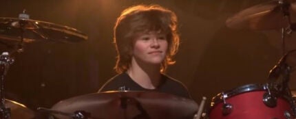 El hijo de Taylor Hawkins, en el concierto homenaje al batería de Foo Fighters.