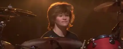El hijo de Taylor Hawkins, en el concierto homenaje al batería de Foo Fighters. El hijo de Taylor Hawkins, en el concierto homenaje al batería de Foo Fighters.