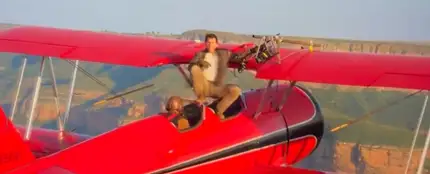 De pie en una avioneta en pleno vuelo: el impresionante y peligroso video de Tom Cruise De pie en una avioneta en pleno vuelo: el impresionante y peligroso video de Tom Cruise