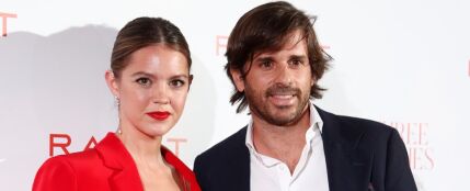 Isabella Junot junto a su marido Tamara Falcó.