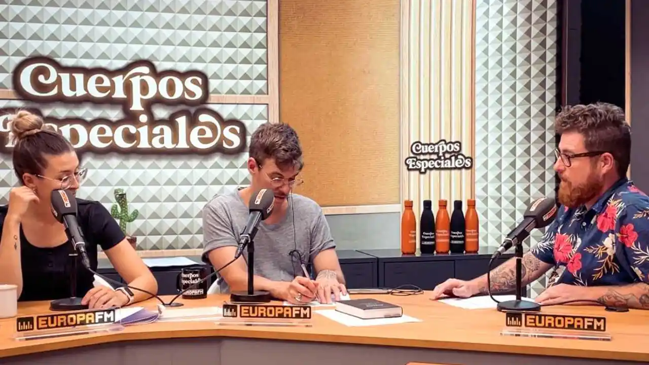Dani Piqueras con Eva Soriano e Iggy Rubín en 'Cuerpos especiales' Dani Piqueras con Eva Soriano e Iggy Rubín en 'Cuerpos especiales'