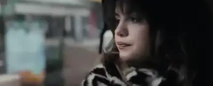 Selena Gomez, reflexiva en el tráiler de 'Mi mente y yo'. Selena Gomez, reflexiva en el tráiler de 'Mi mente y yo'.