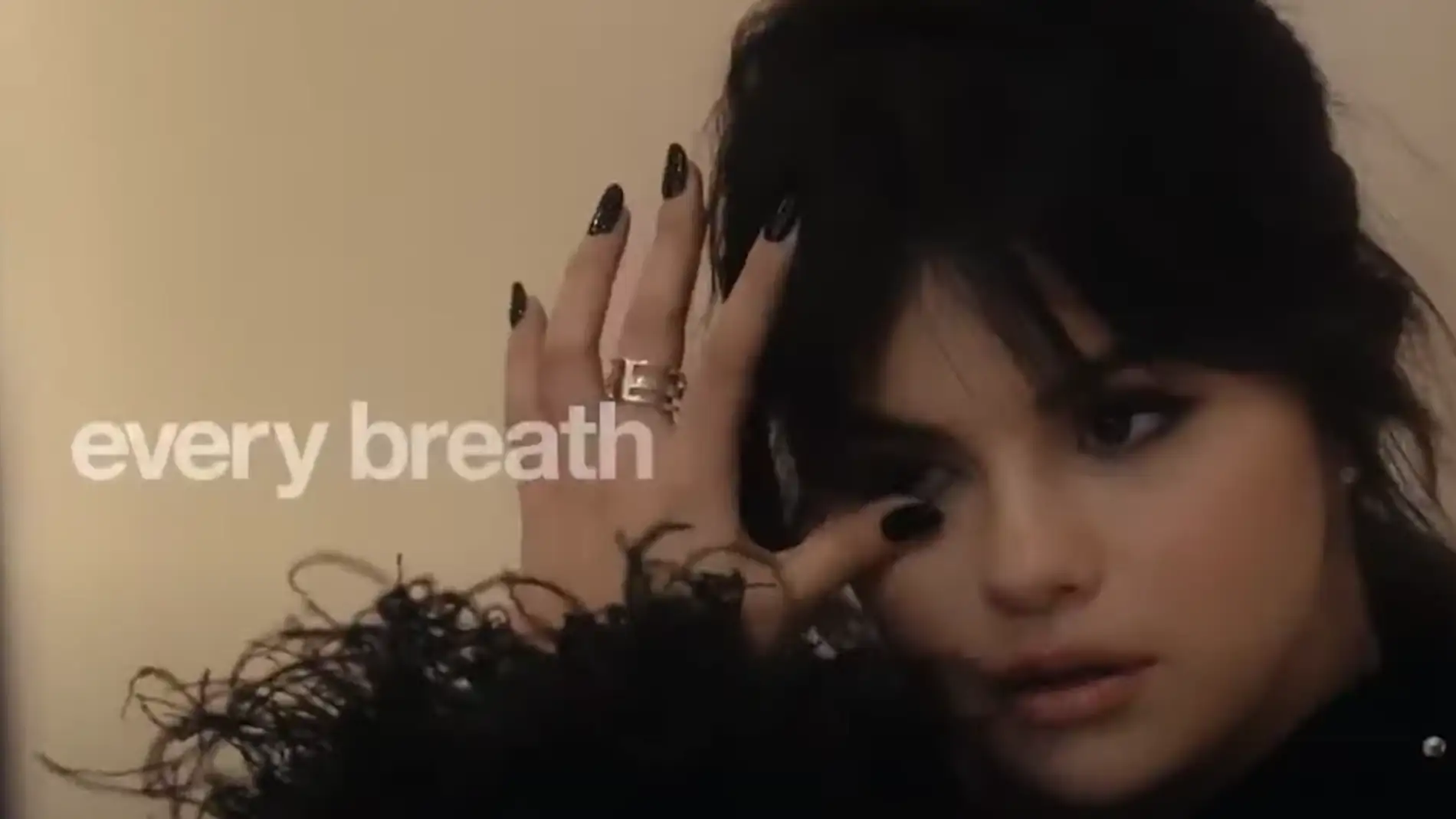 Otra imagen de Selena Gomez en 'Mi mente y yo'. Otra imagen de Selena Gomez en 'Mi mente y yo'.