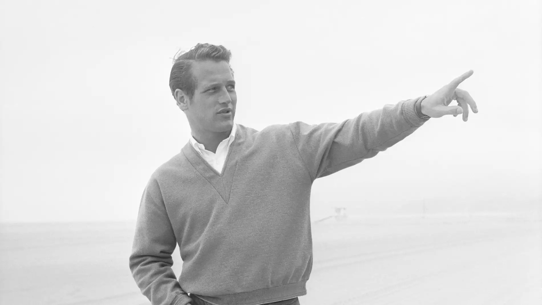 Paul Newman en la playa en 1958