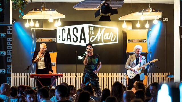 Varry Brava en su showcase electroacústico en Castellón