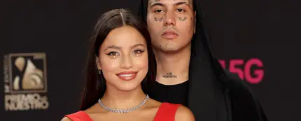 El romántico gesto del rapero Duki a su novia Emilia Mernes durante su concierto El romántico gesto del rapero Duki a su novia Emilia Mernes durante su concierto