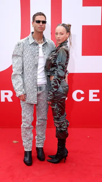 Ester Expósito y Nico Furtado
