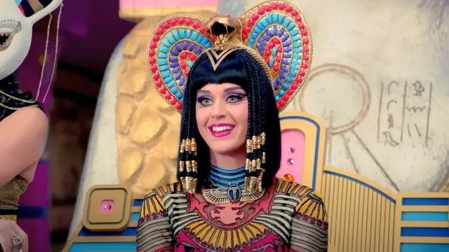 Katy Perry en el vídeo de Dark Horse