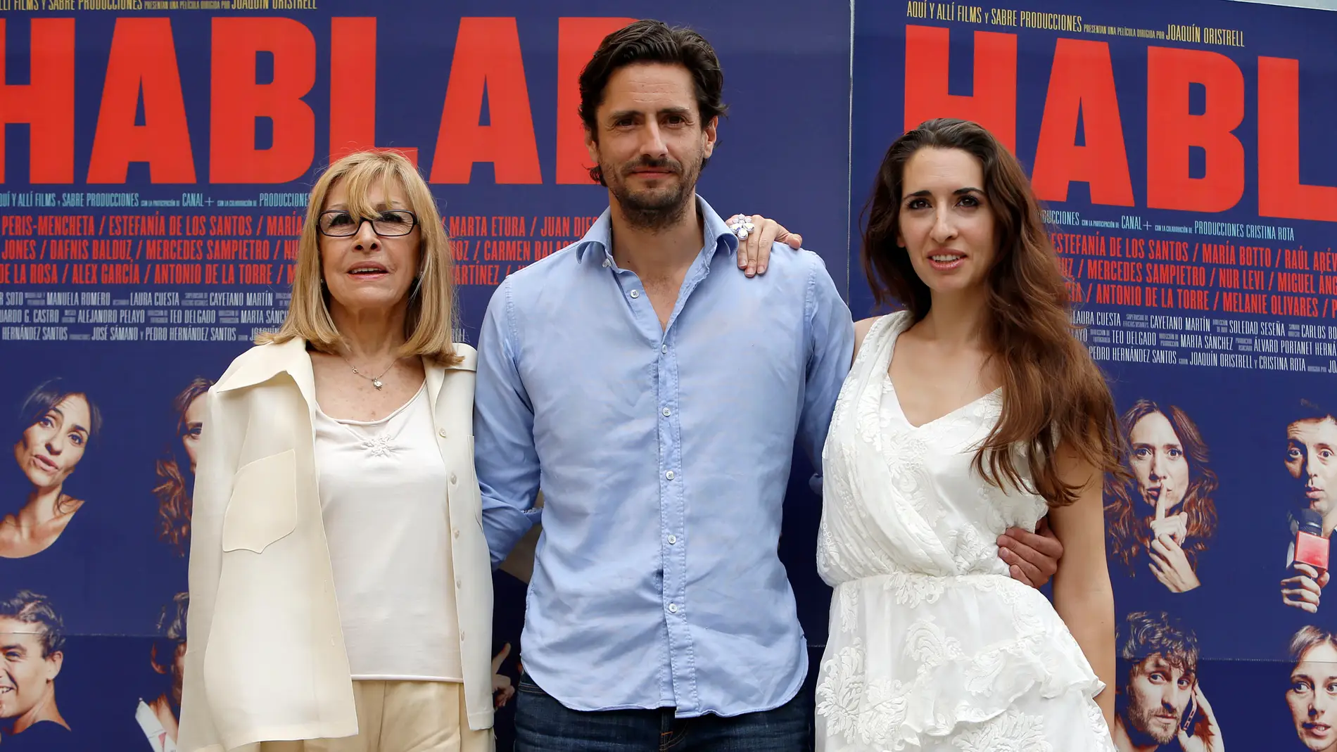 Juan Diego Botto junto a su madre Cristina Rota y su hermana Nur Al Levi.